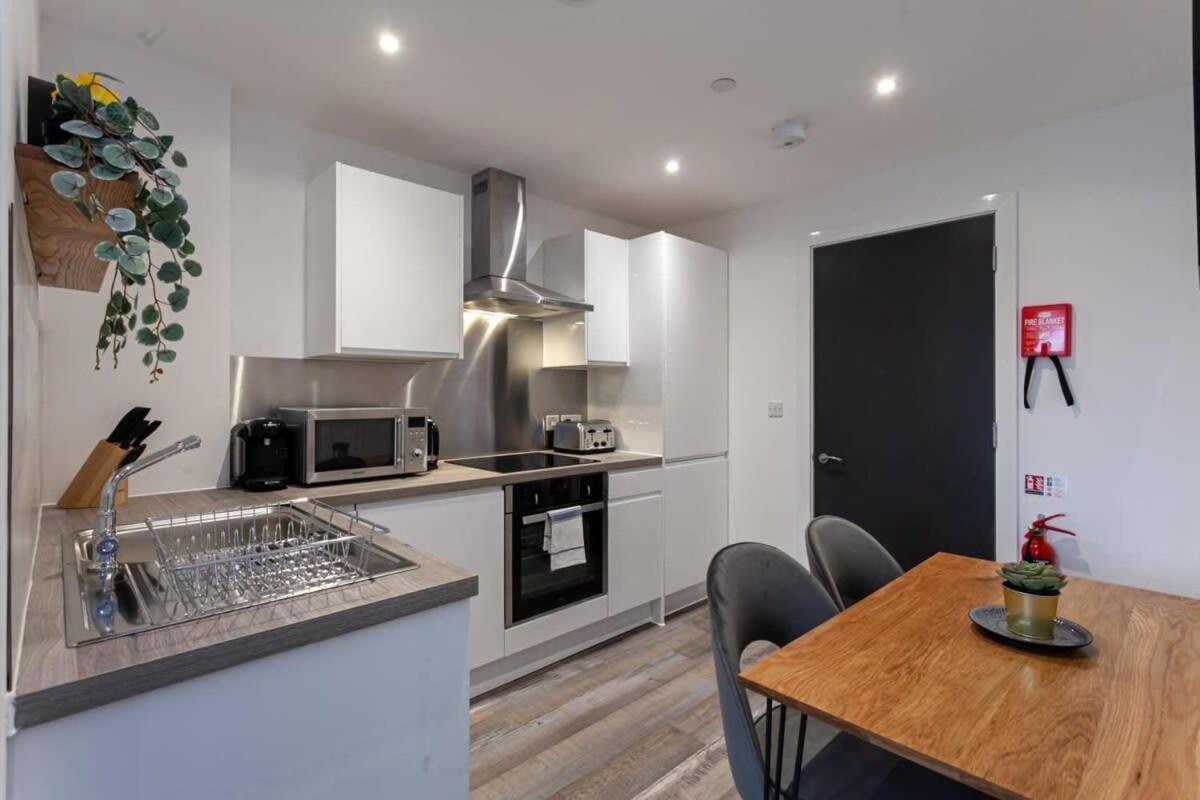 Stunning 2 Bed Flat 5Min To Old Trafford Stadium Manchester Exterior foto